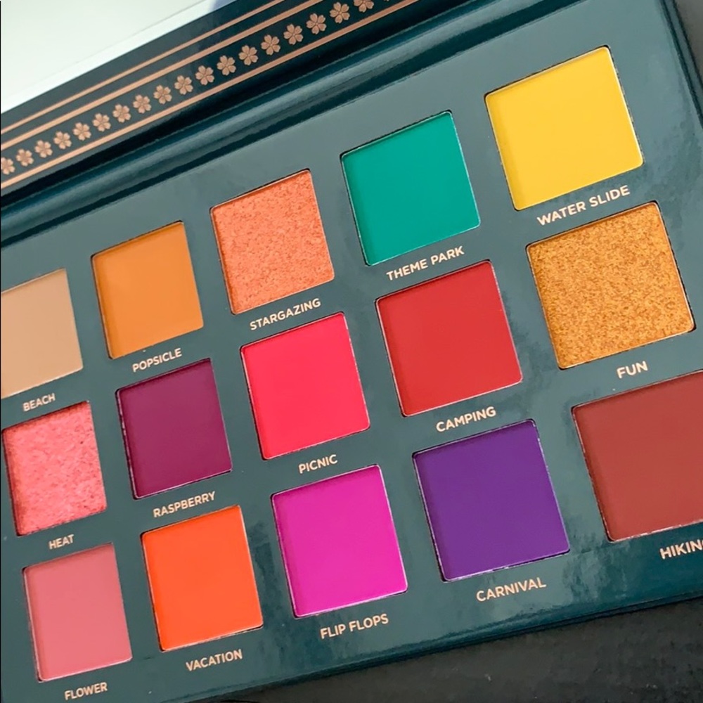 Ace Beaute Nostalgia Eyeshadow Palette Matte Metal